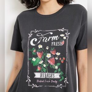 Maurices Farm Fresh Berries Graphic Tee Dark Gray Short Sleeve Medium Women’s